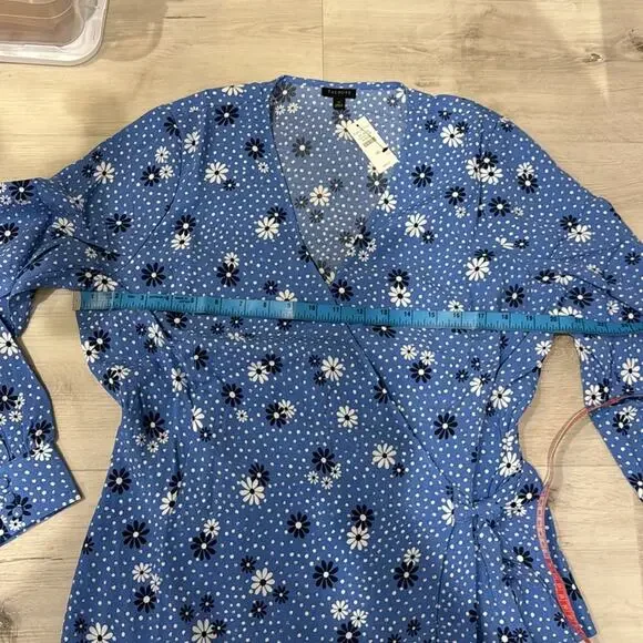 Talbots NWT wrap Blue Daisy Print long sleeves Blouse. - Picture 8 of 10